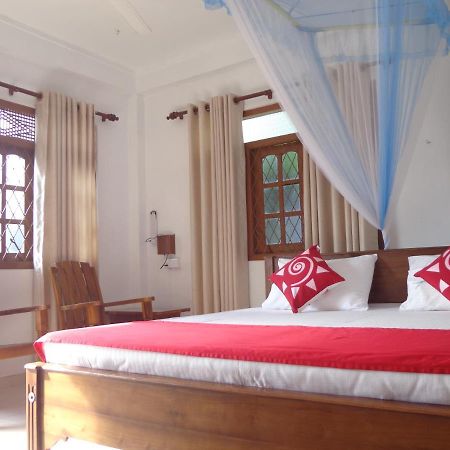 Nisha Homestay Inn Peradeniya Buitenkant foto