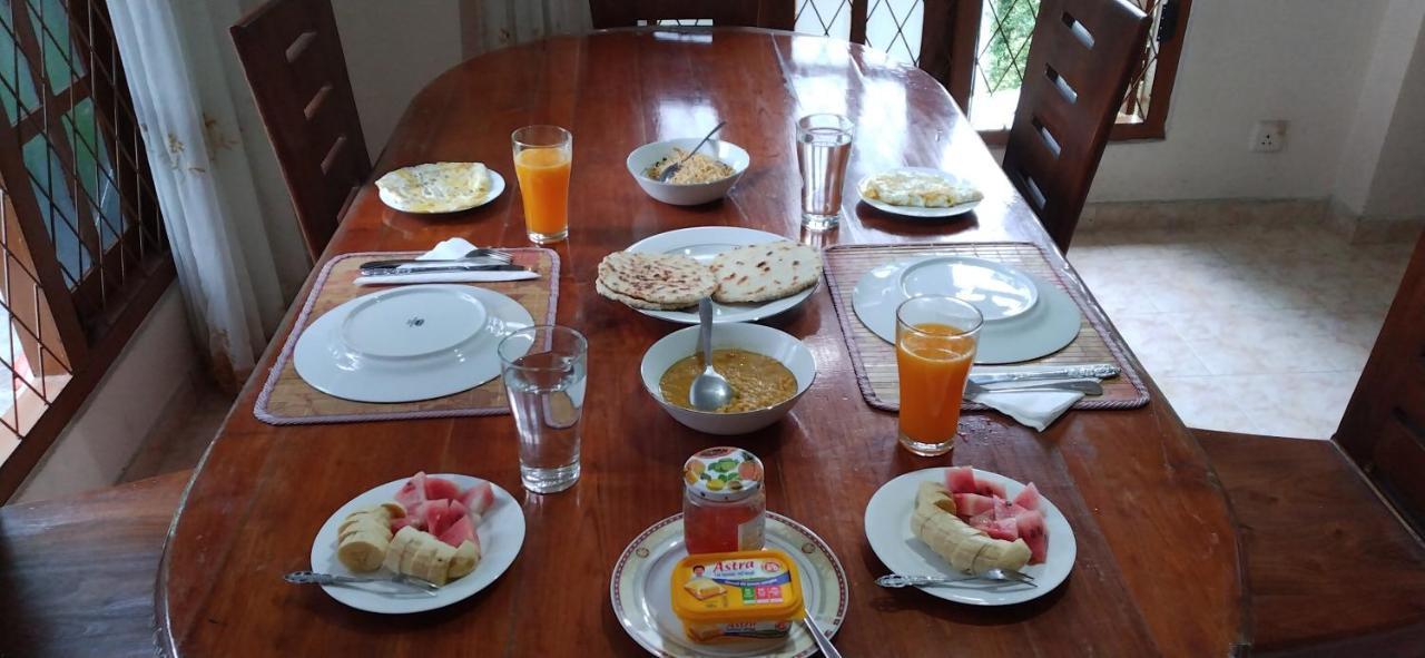 Nisha Homestay Inn Peradeniya Buitenkant foto
