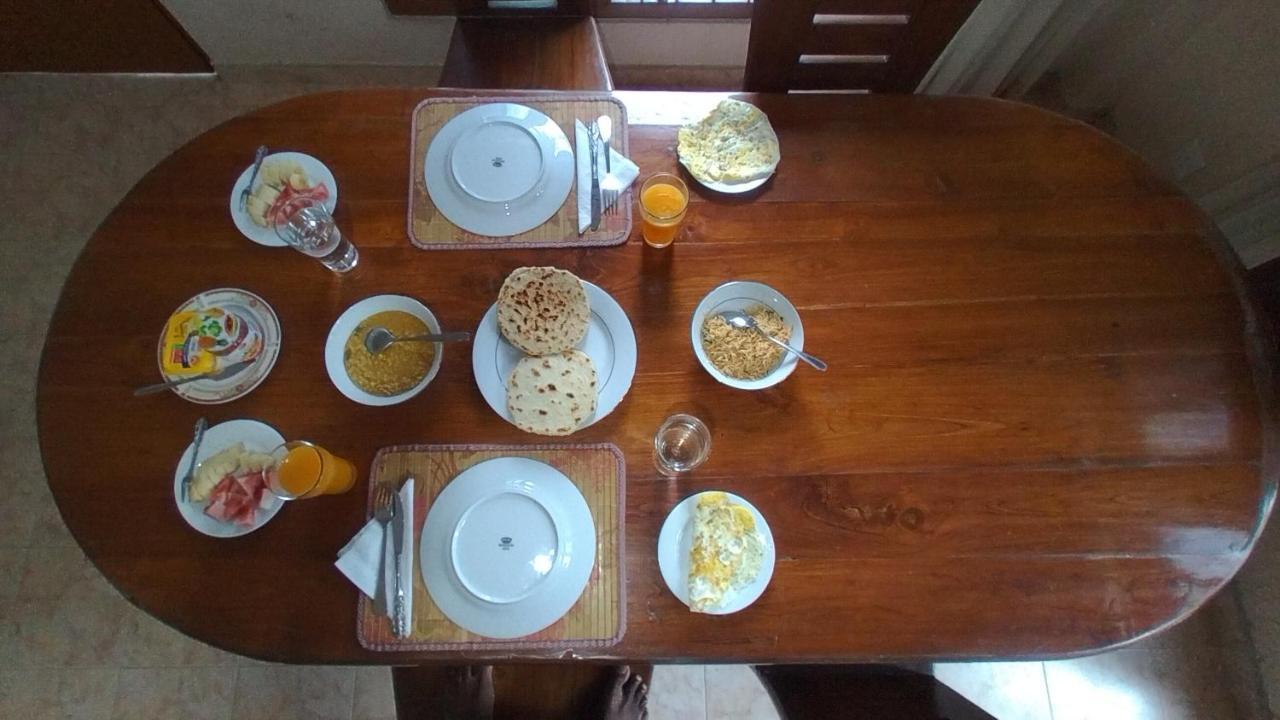 Nisha Homestay Inn Peradeniya Buitenkant foto