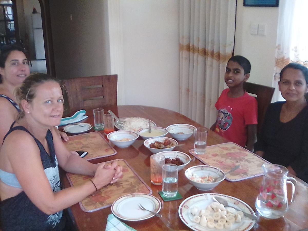 Nisha Homestay Inn Peradeniya Buitenkant foto
