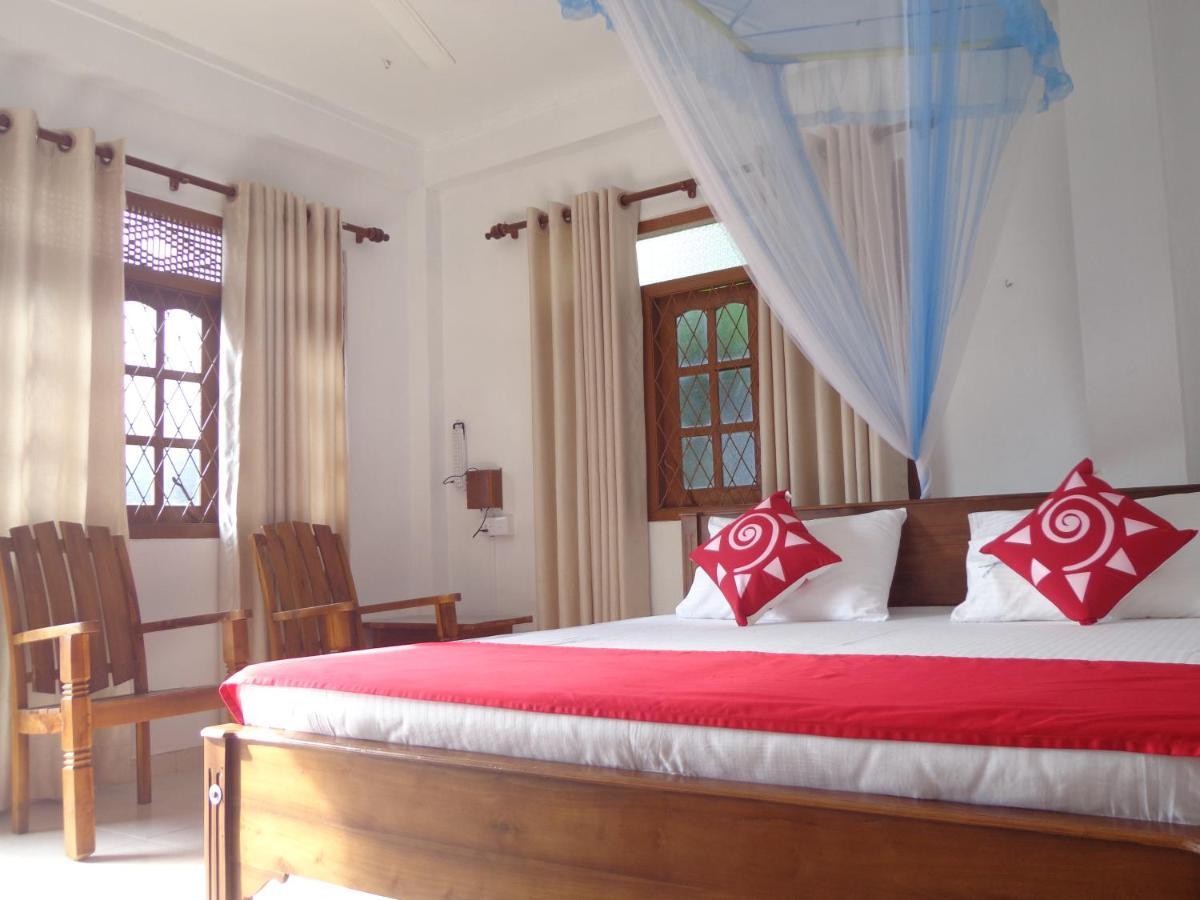 Nisha Homestay Inn Peradeniya Buitenkant foto