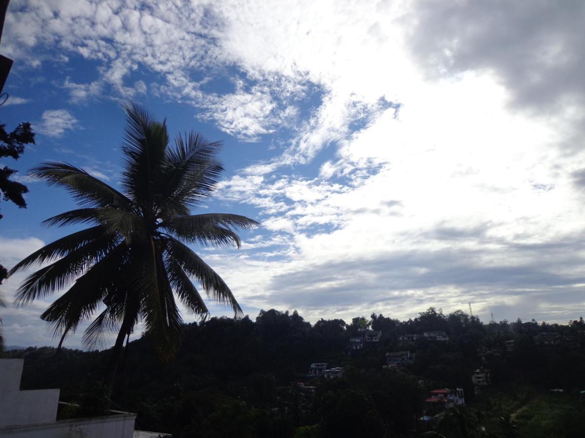 Nisha Homestay Inn Peradeniya Buitenkant foto