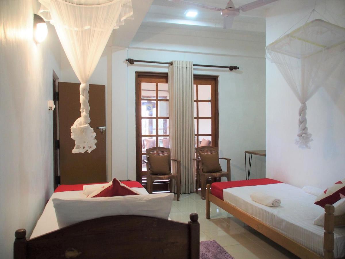 Nisha Homestay Inn Peradeniya Buitenkant foto