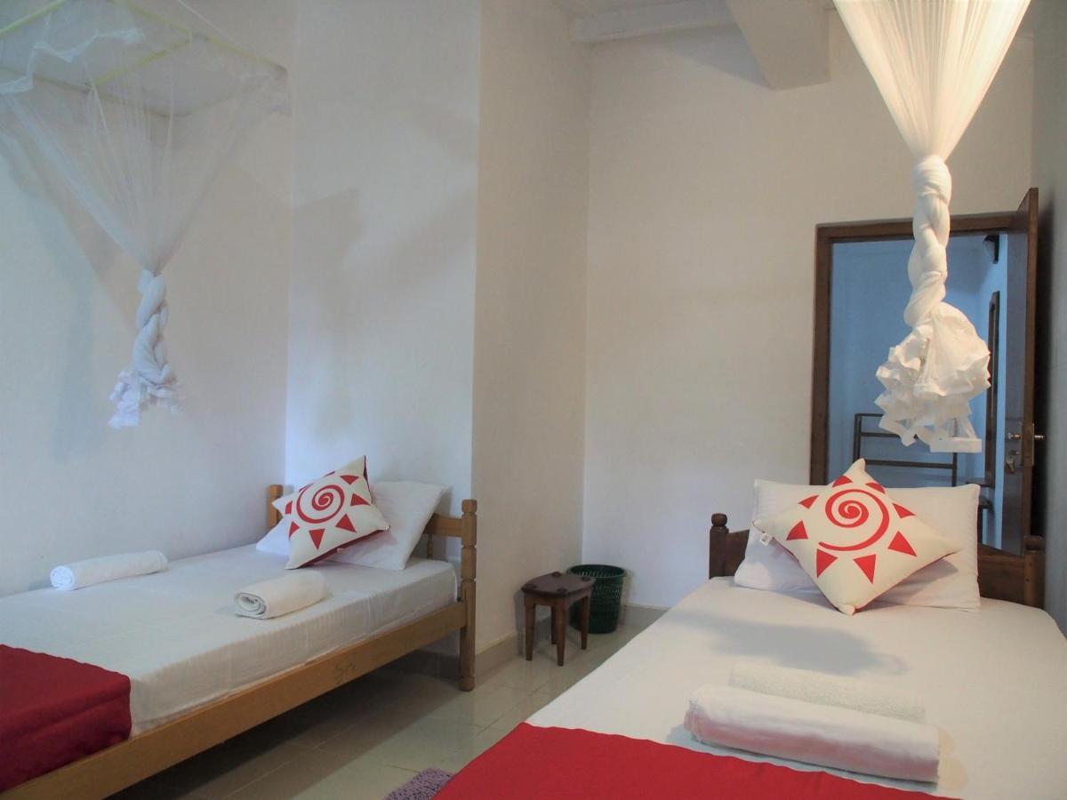 Nisha Homestay Inn Peradeniya Buitenkant foto